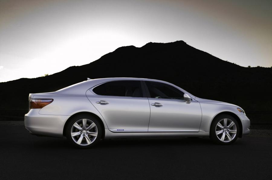  Lexus LS600h L 2008 года  (фото 32 из 34)